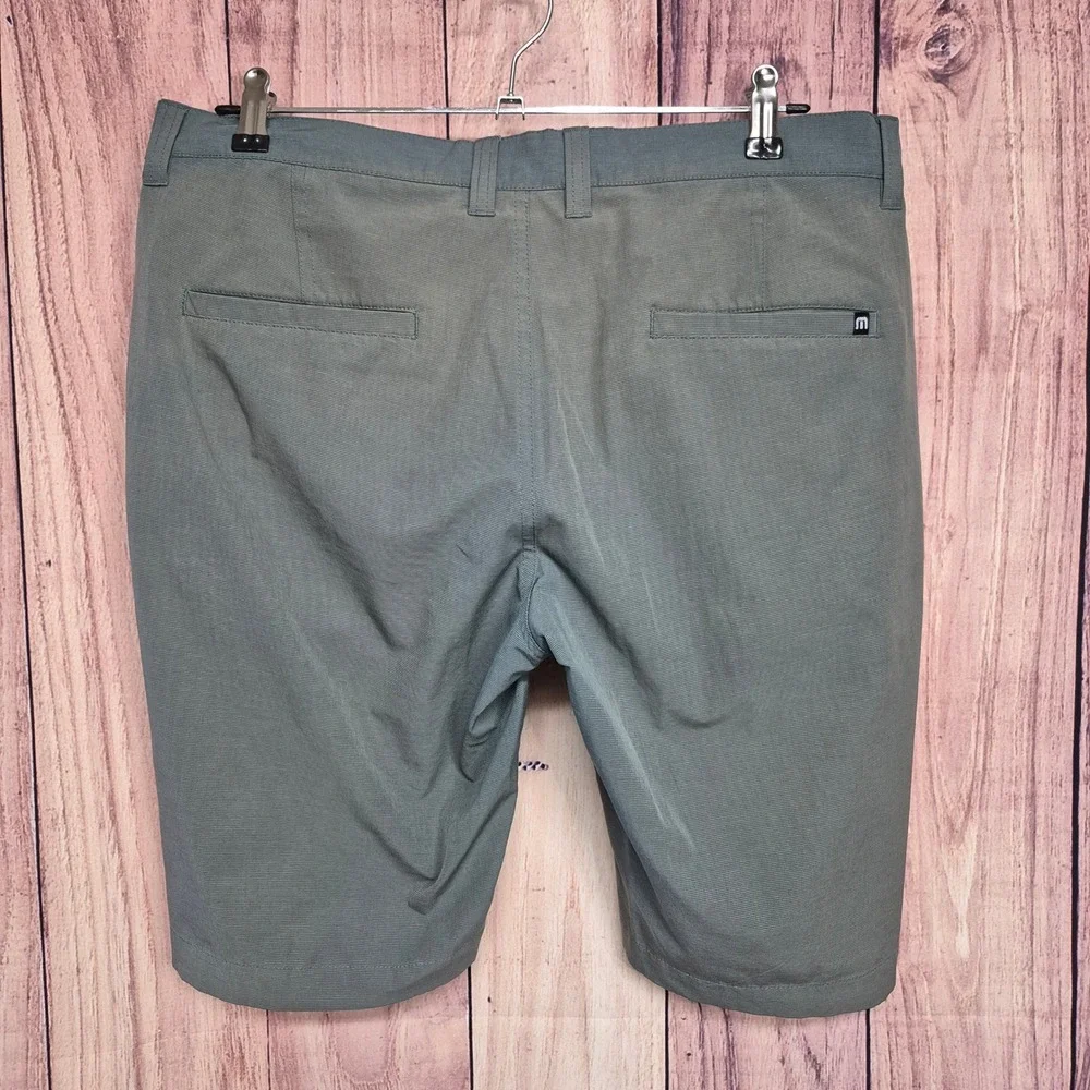 TravisMathew Mens Sage Green Performance Golf Shorts Size 34‎ Stretch Textured
